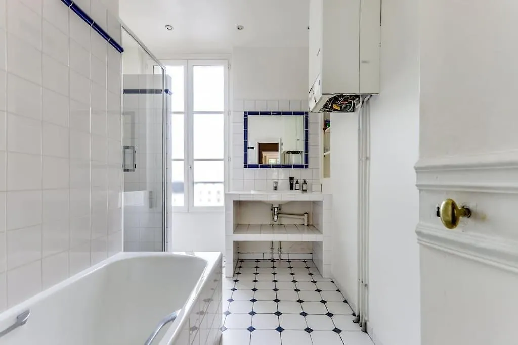 La Fleur Du Bosquet - Sumptuous- Eiffel Tower View Apartment Paris