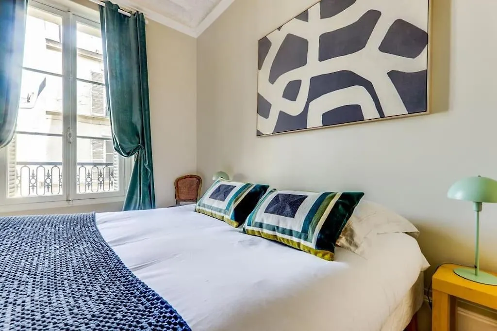 La Fleur Du Bosquet - Sumptuous- Eiffel Tower View Apartment Paris France